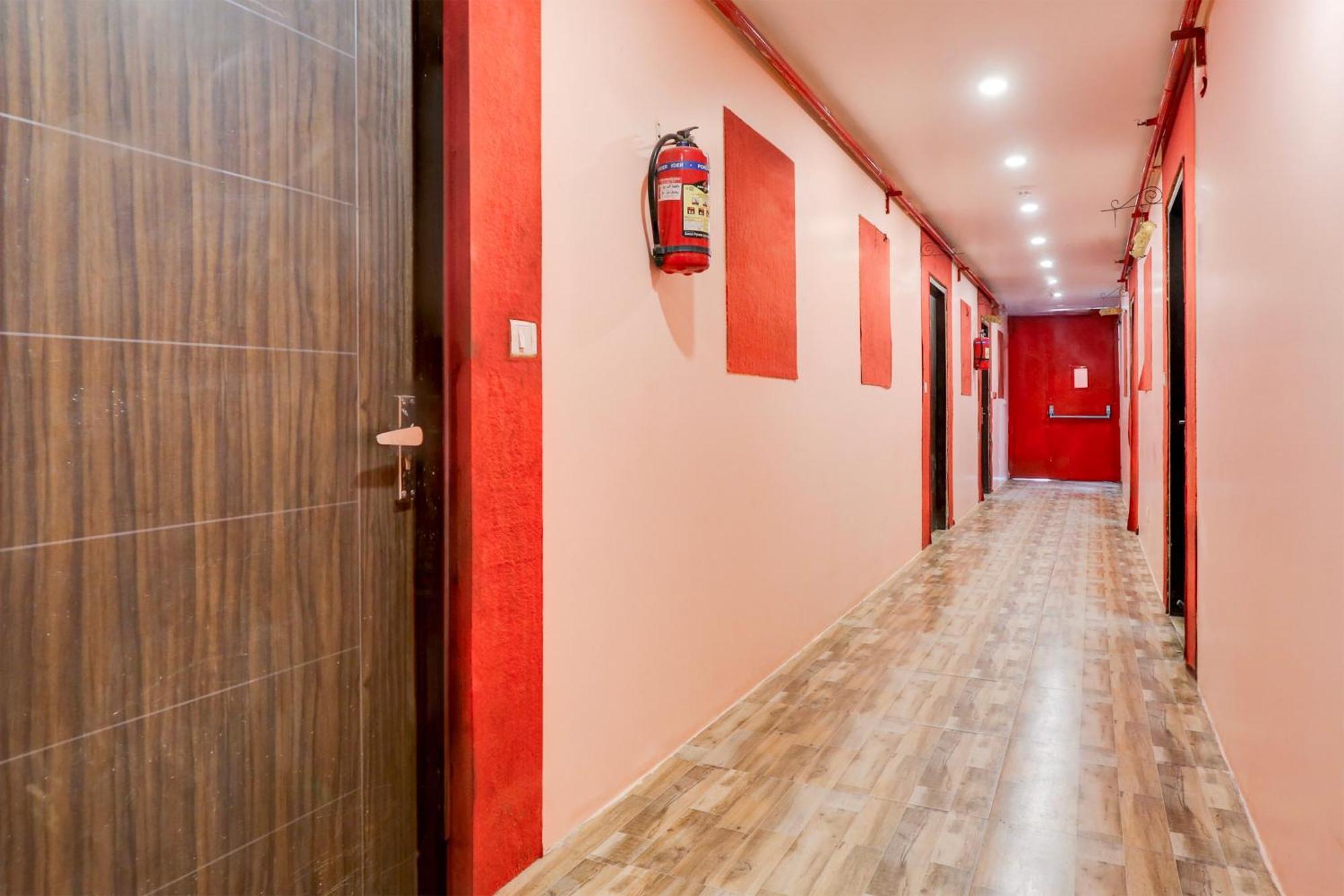 Super Hotel O S J Residency Delhi  Bagian luar foto